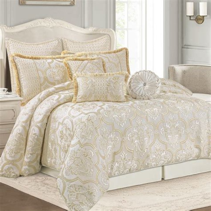 Are bedspreads and comforters the same?