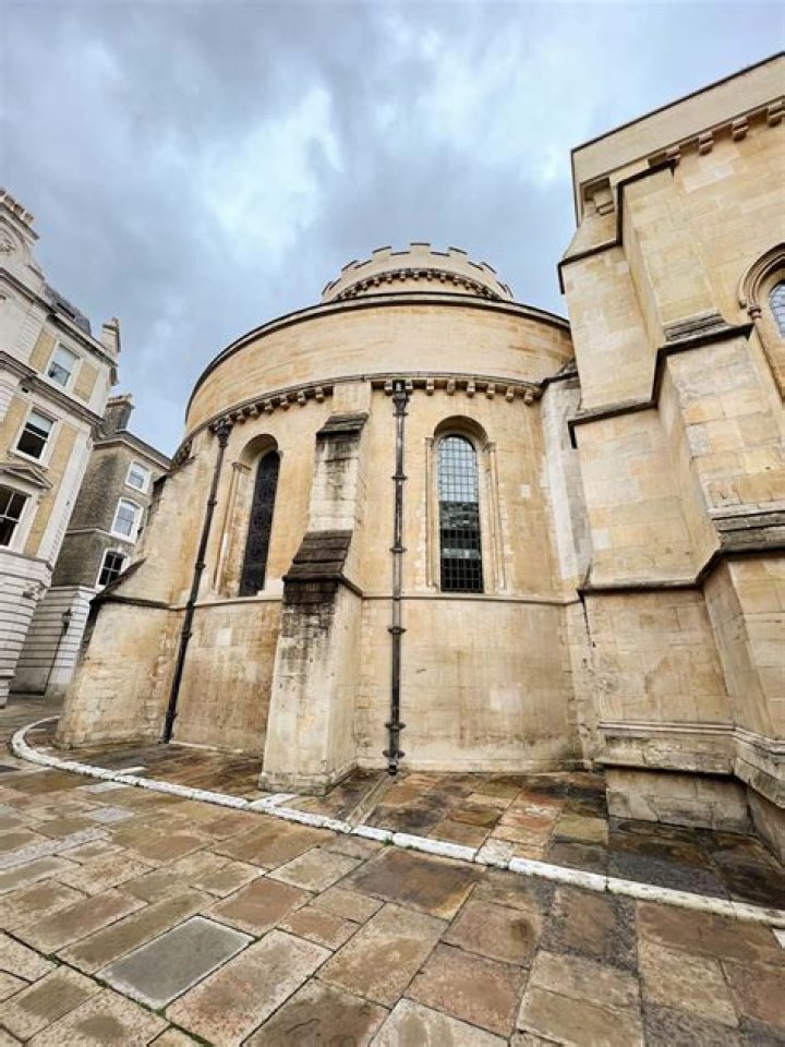 Are London Tombs scary?