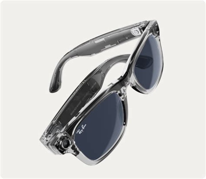 Are Ray-Ban frames plastic?