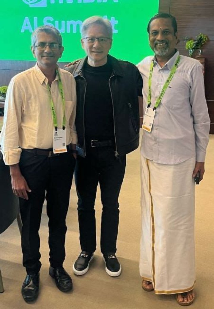 Are Sridhar Vembu and Kumar Vembu same?