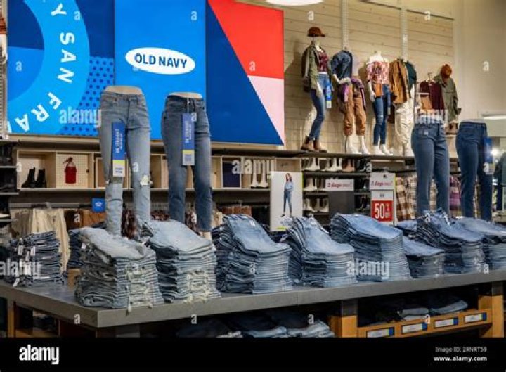 Are there Old Navy stores in Canada?
