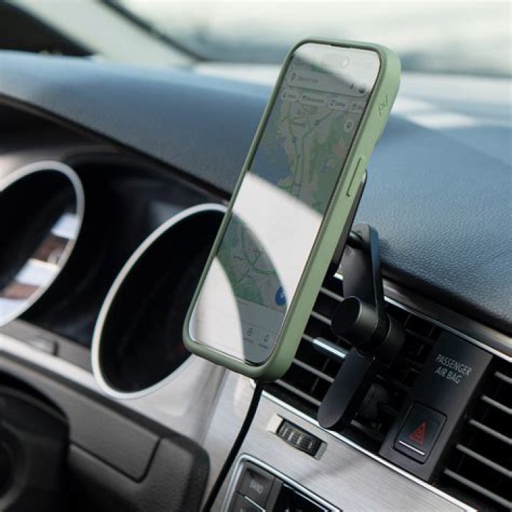 Are vent mounts bad for your phone?