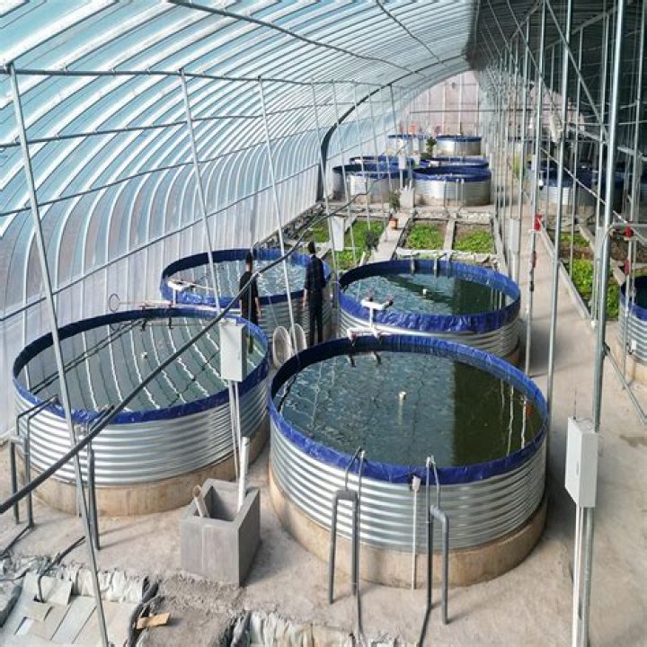 Can aquaculture be done indoors?