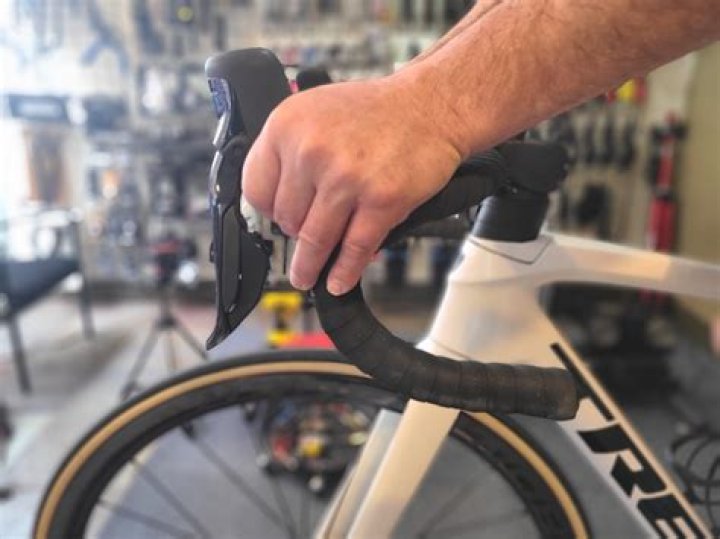 Can clip on handlebars be raised?