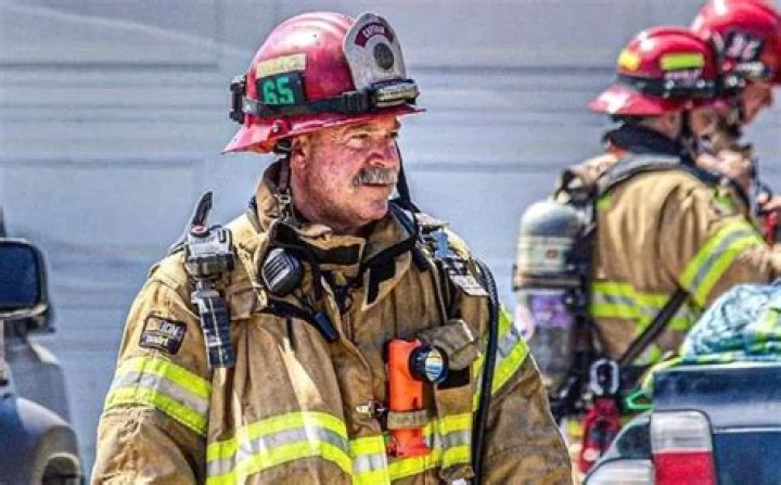 Can firefighters have part-time jobs?