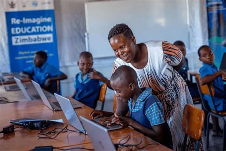 Can foreigners work in Zimbabwe?