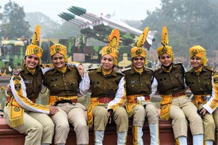 Can girls apply for paying cadet?