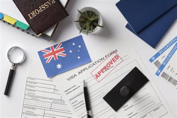 Can I apply for Australian transit visa online?