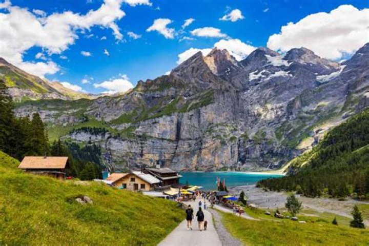 Can I travel from Switzerland to Singapore?