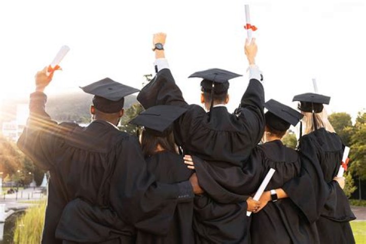 Can international students stay in France after graduation?