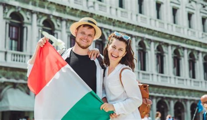 Can Italian citizen work in Ireland?