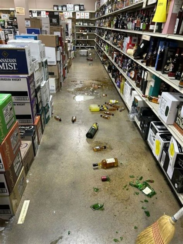 Can minors go into liquor stores in Oklahoma?