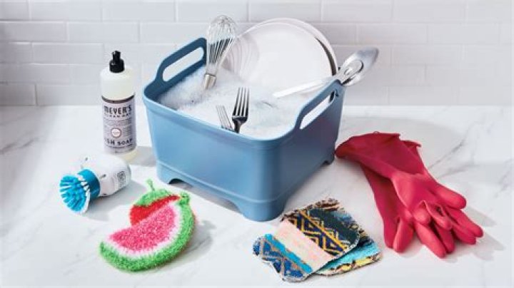 Can minors wash dishes?