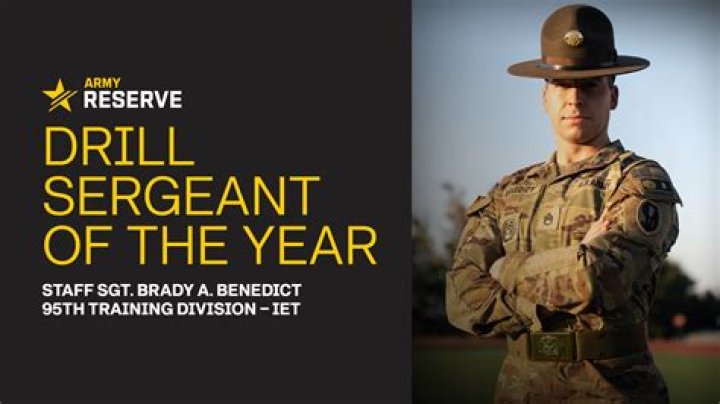 Can officers wear drill sergeant badge?
