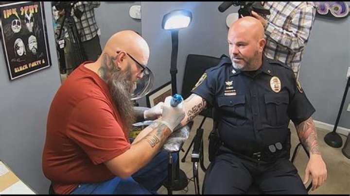 Can police officers have tattoos WA?