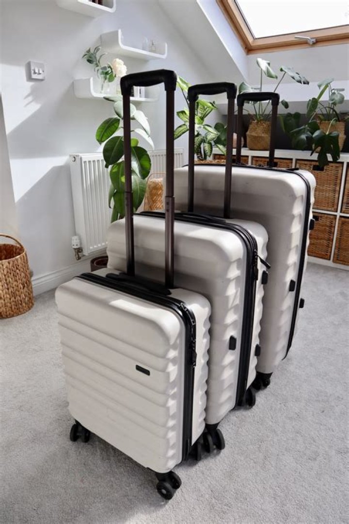 Can wheels on suitcases be replaced?