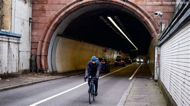 Can you cycle through Lyttelton tunnel?