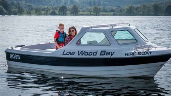 Can you drive your own boat on the Thames?
