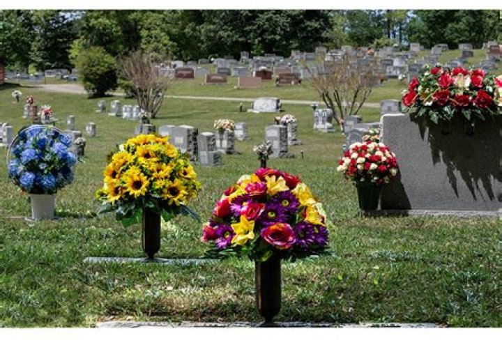 Can you put fake flowers in a cemetery?