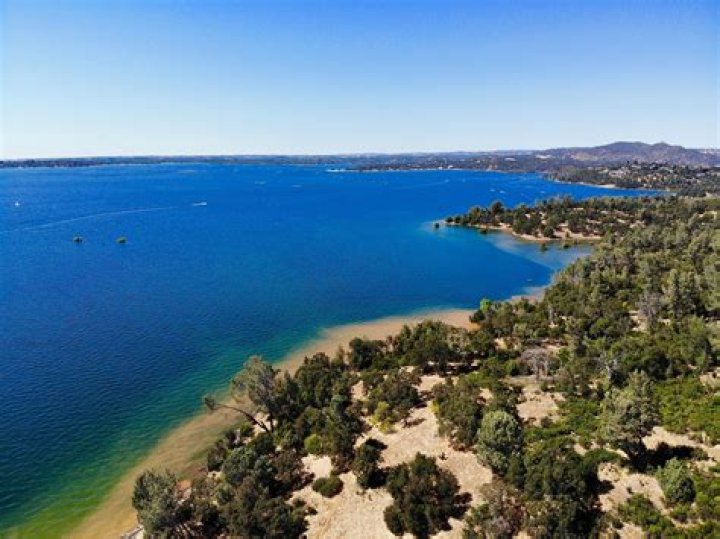 Can you swim in Lake Douglas Kalgoorlie?
