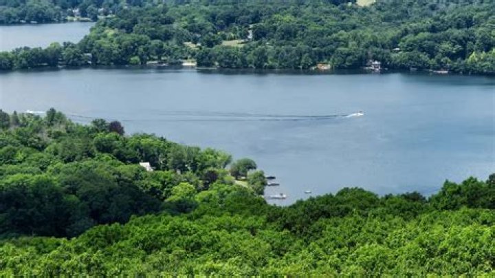 Can you swim in Lake Waramaug?