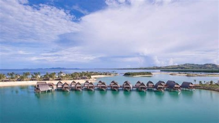 Can you swim in Momi Bay Fiji?