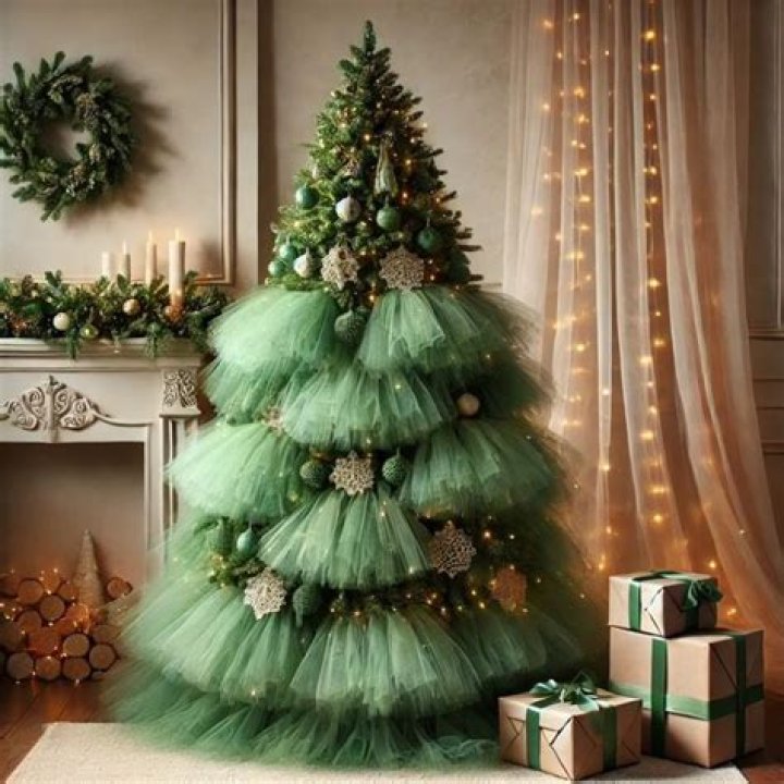 Can you use tulle for Christmas tree?