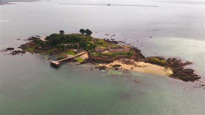 Can you visit Drakes island Plymouth?