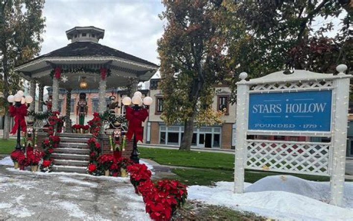 Can you visit the set of Stars Hollow?