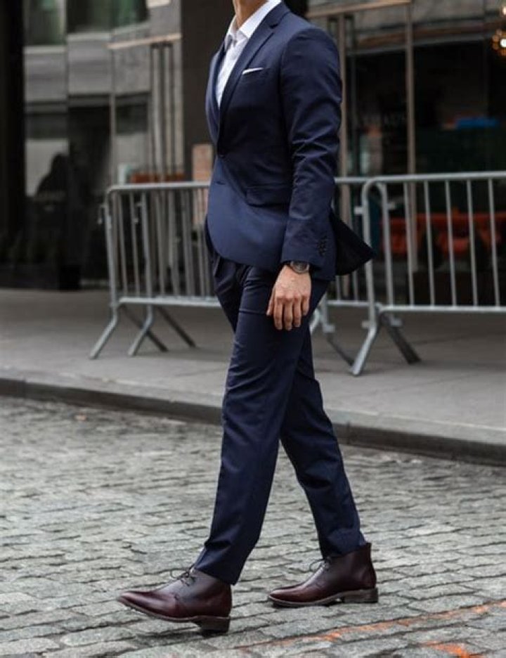 Can you wear chukka boots with a suit?