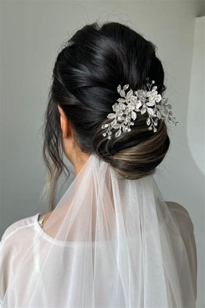 Comment adopter un chignon flou?