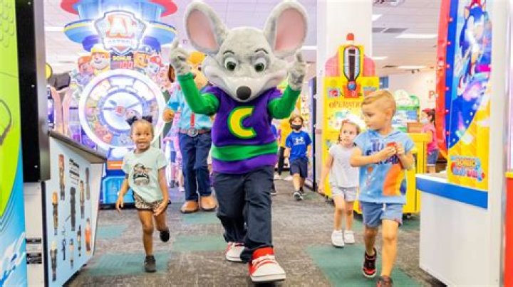 Did Atari start Chuck E Cheese?