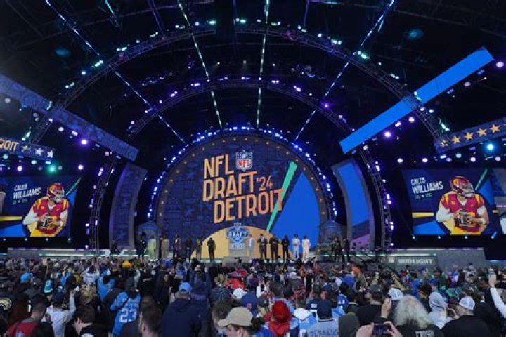 Did Ian Johnson go to the NFL?