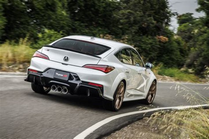 Do Acura Integras have VTEC?