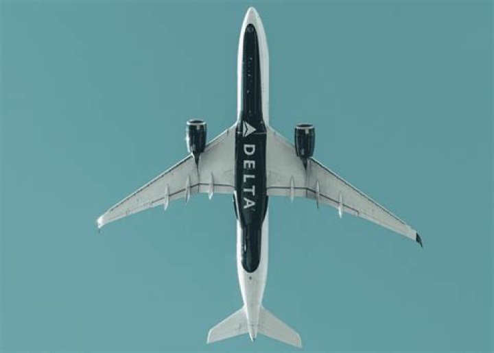 Do any airlines hire felons?
