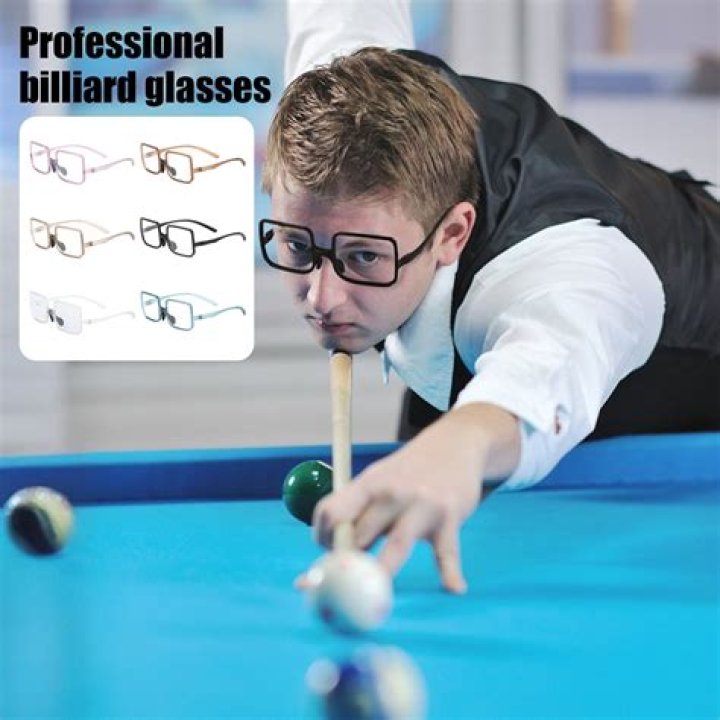 Do any snooker players wear glasses?