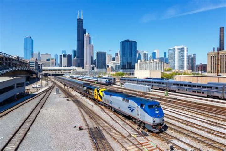 Do Chicago trains run 24 hours?