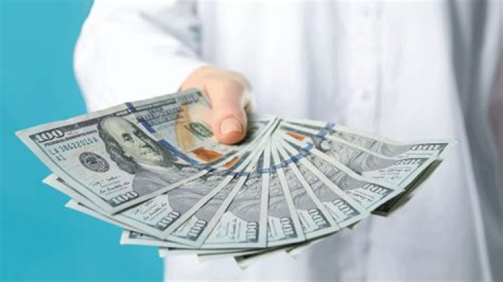 Do Cnas make a lot of money?