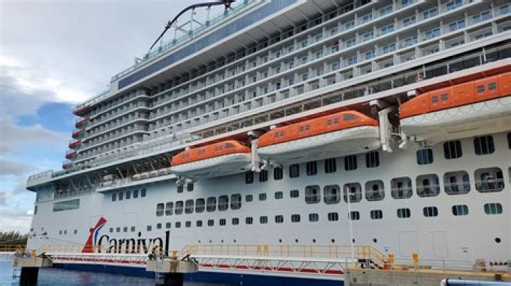 Do cruise ships have sails?