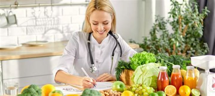 Do dietitians work in hospitals?