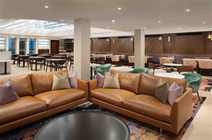 Do Hilton Garden Inns have executive lounges?
