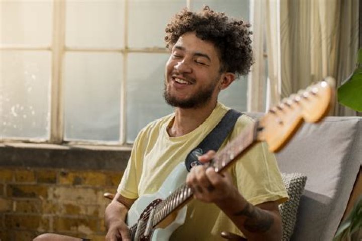 Do I need to learn to read music to play guitar?