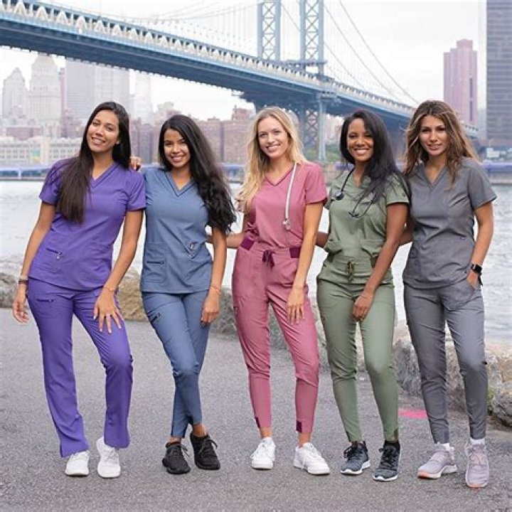 Do pharmacists have to wear scrubs?