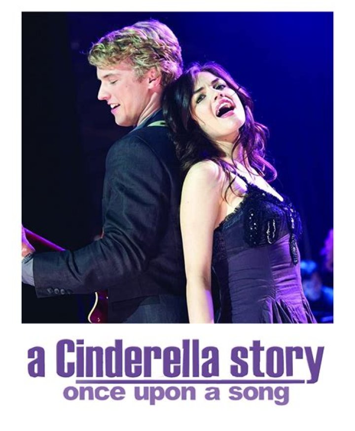 Do they kiss in Another Cinderella Story?