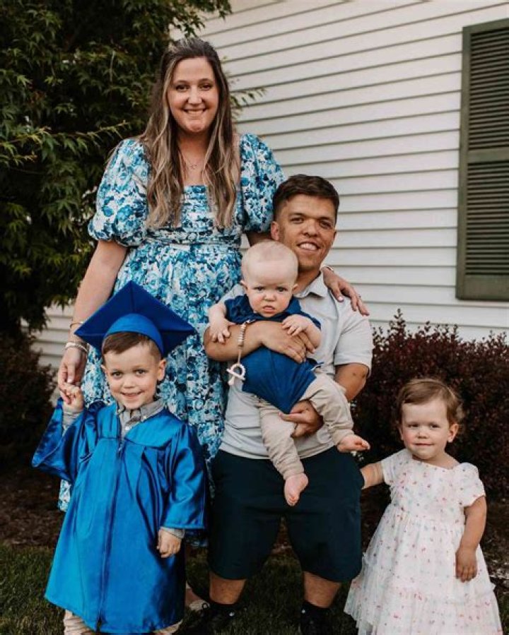 Do Zach and Tori live on the farm?