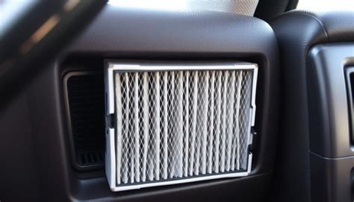 Does a 2001 Tundra have a cabin air filter?