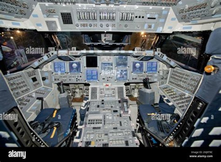 Does a space shuttle have a cockpit?