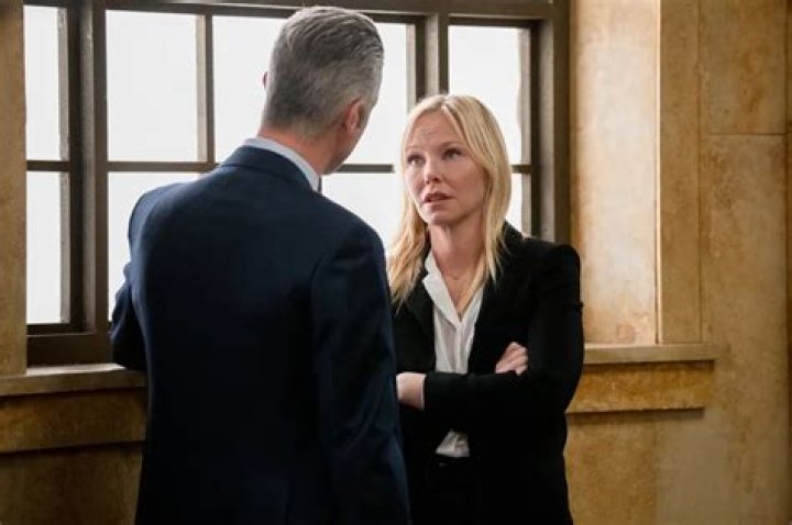 Does Amanda leave SVU?