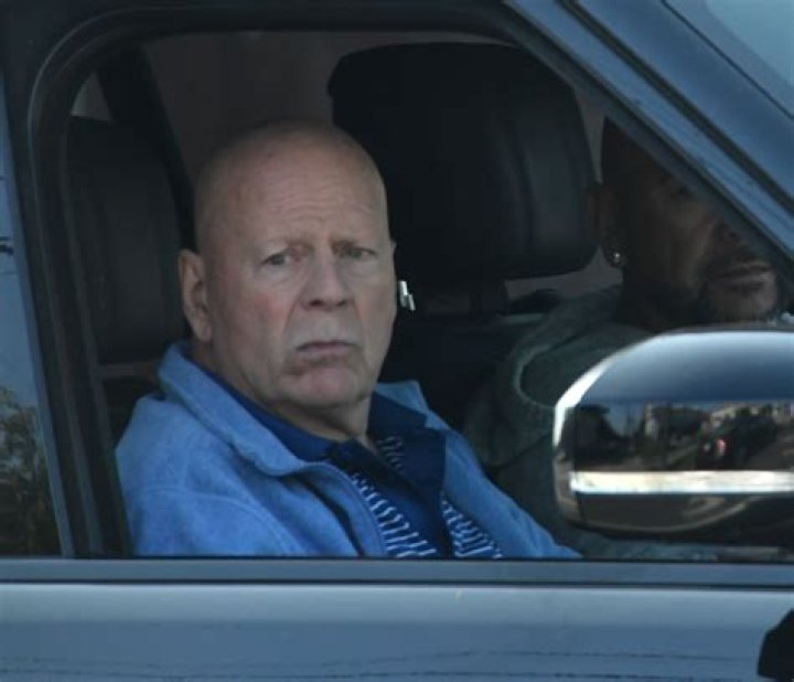 Does Bruce Willis still own Planet Hollywood?