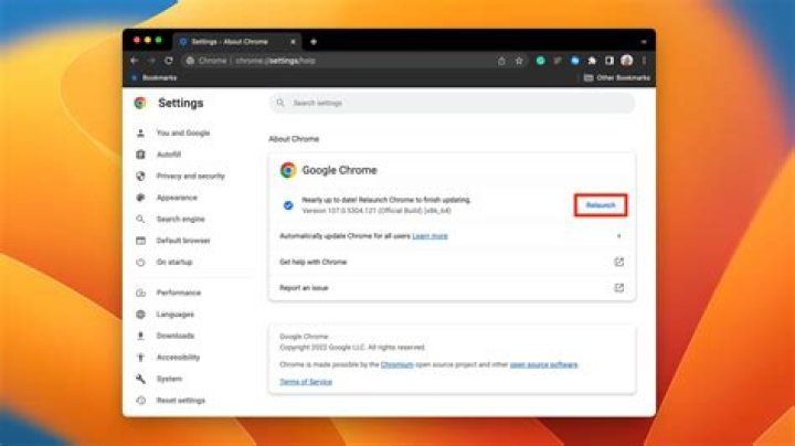 Does Google Chrome update itself automatically?